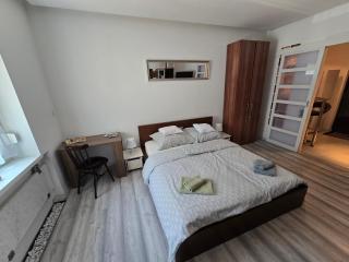 Modern 2BR Near City Park with AC & Free Parking - 3