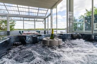 Aurora Riverside Cabin - Private Hot Tub&Fire Pit - 0