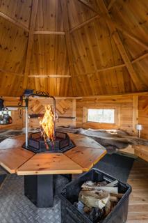 Aurora Riverside Cabin - Private Hot Tub&Fire Pit - 3