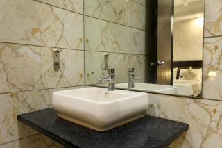 Hotel Paragon Suites Delhi Airport - 8