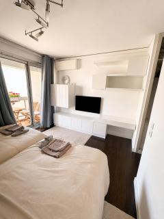 Parisian Sparkle Retreat, 50m from American Hospital - 8