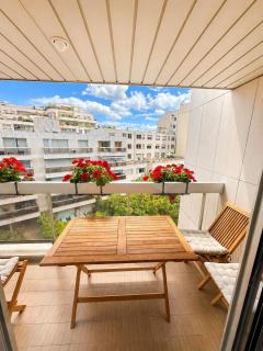 Parisian Sparkle Retreat, 50m from American Hospital - 9