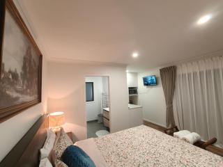 Private Cozy Sleepout with Free Parking & Self Check-in - 7