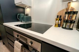 Apartment 7 Church House by Guestz - 1