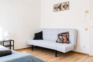 Comfy 2BR Apartment TV & WIFi Suitable for Long Stay - 5