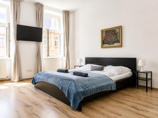 Comfy 2BR Apartment TV & WIFi Suitable for Long Stay - 0