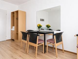 Comfy 2BR Apartment TV & WIFi Suitable for Long Stay - 8
