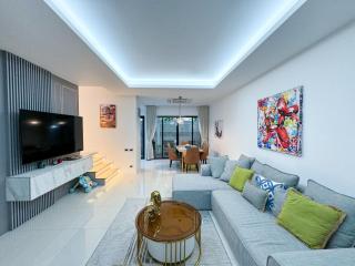 Modern Townhouse Laguna Park by Villacarte - 0