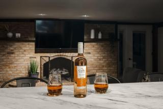 The Place Next Door – Stylish Amish-Country Stay - 9
