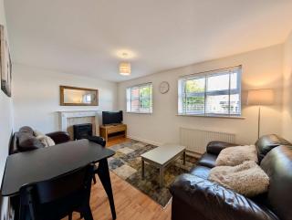2bed spacious flat with free parking - 0