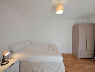 2bed spacious flat with free parking - 4