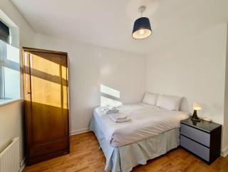 2bed spacious flat with free parking - 3