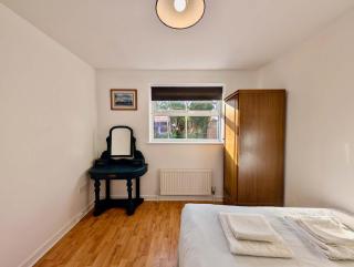 2bed spacious flat with free parking - 1