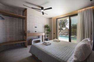 Villa Paradise - Spacious Retreat with Facilities Near Town - 8