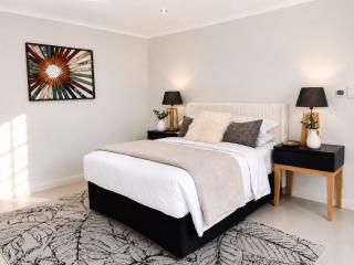 Stylish Parkhurst Cottage Walk to 4th Ave - 8