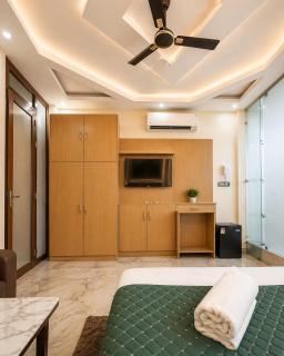 Hotel SH Mohan Plaza - 2
