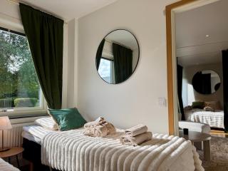 2BR Workers Apartment Near Volvo with Free Parking - 3