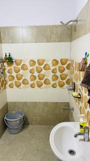 Cozy 1 BHK Stay Near US Embassy & IT Hub - 2