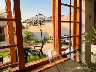 Stylish Parkhurst Cottage Walk to 4th Ave - 3
