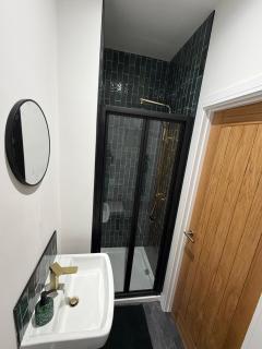 Double Room with Private Ensuite, Central Darlington - 2