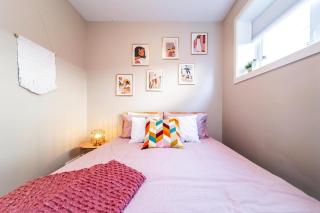 Bright Spacious Suite - King Bed - Long Stays - WiFi - 6