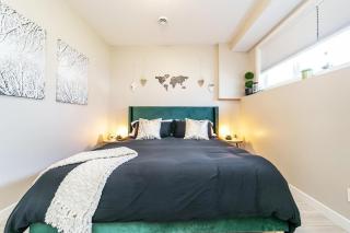 Bright Spacious Suite - King Bed - Long Stays - WiFi - 9