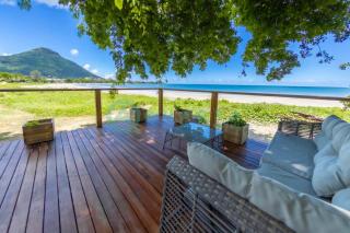Beachfront villa by M&H - 9