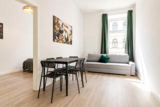 Lovely 2BR &1 LR Prime Location In Vienna - 8