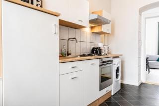 Lovely 2BR &1 LR Prime Location In Vienna - 6