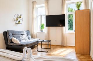 Affordable 1BR Apt Near Schönbrunn & Westbahnhof Great for Long Stays - 7