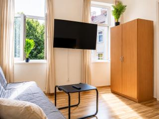 Affordable 1BR Apt Near Schönbrunn & Westbahnhof Great for Long Stays - 8