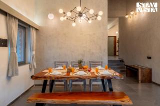 StayVista's Amoda Villa - Near Venna Lake, Amidst Farmland with Jacuzzi and Indoor Activities - 5