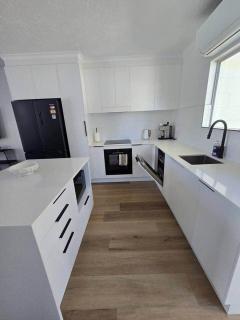 2Br - Walk to Beach and Dining - 9