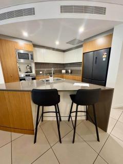 Luxury 2 BR North Ward - 7