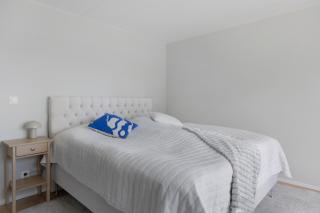 Stay in a charming Swedish villa in Solsidan - 8