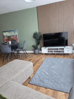 Modern 2 Bed 2 Bath City Apartment - 2