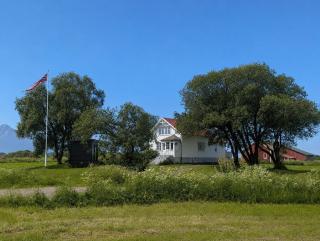Borghildstua Feriehus Romslig feriehus med panoramautsikt mot havet og Lofotfjellene - 0