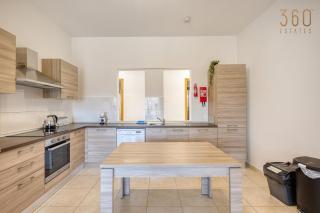 3BR Apartment in Spinola Bay with Sunny Balcony and AC - 1