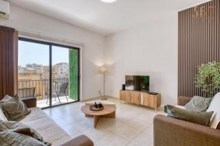 3BR Apartment in Spinola Bay with Sunny Balcony and AC - 0