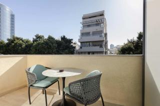 Executive 2BR with Balcony - MAMAD - D80 - 5
