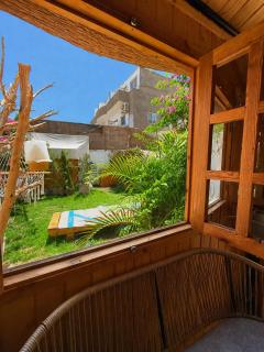Bedro Guest House Garden Cabin 30 Sec to Sea - 5