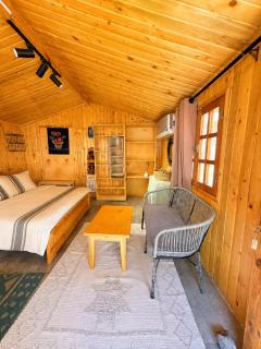 Bedro Guest House Garden Cabin 30 Sec to Sea - 2