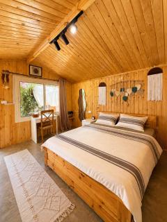 Bedro Guest House Garden Cabin 30 Sec to Sea - 0