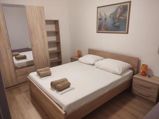 Seaview Apartments - 4