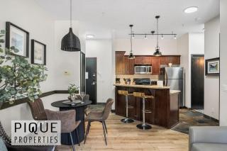 Chic Twin Rockies Getaway - Pool and HotTub - Sleeps 8 - 2