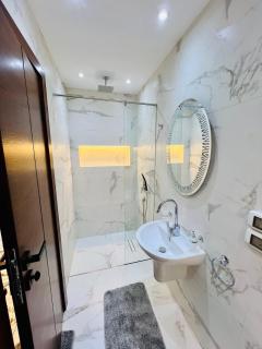 Luxury 3BR Hotel Apartment Next to City Stars - 5