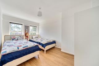 2-Br Sleeps 4 with Garden near Uni & Q E Hospital - 7