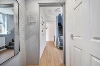 2-Br Sleeps 4 with Garden near Uni & Q E Hospital - 6