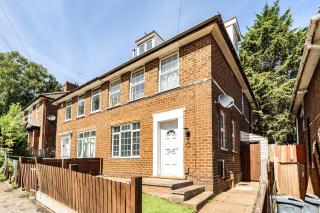 2-Br Sleeps 4 with Garden near Uni & Q E Hospital - 3