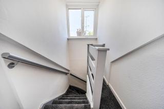 2-Br Sleeps 4 with Garden near Uni & Q E Hospital - 2